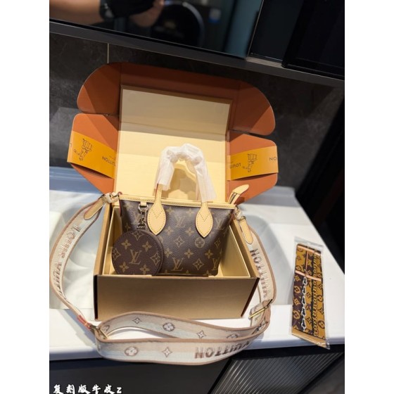 Louis Vuitton Neverfull BB (Monogram)